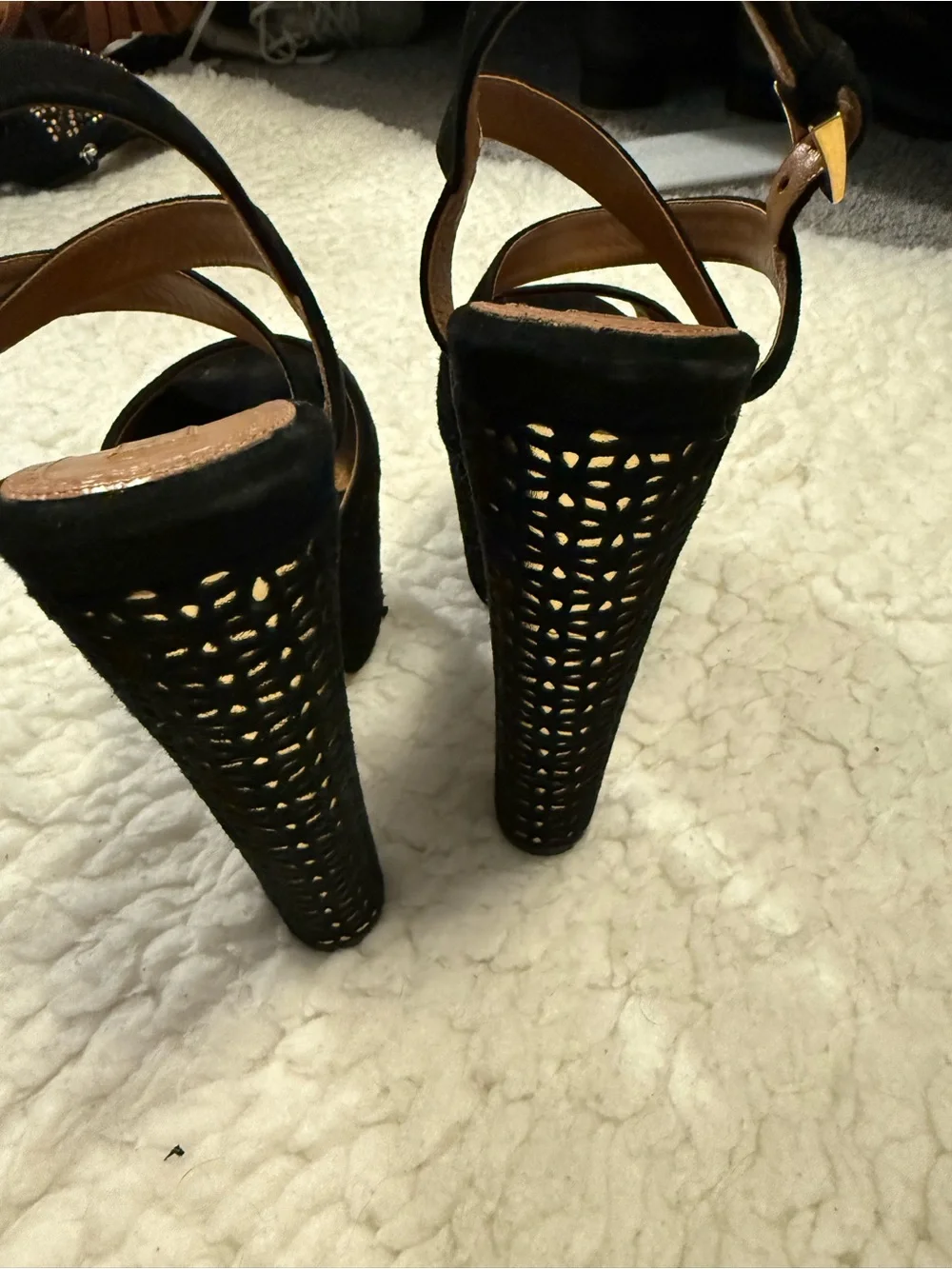 Alaia striking black